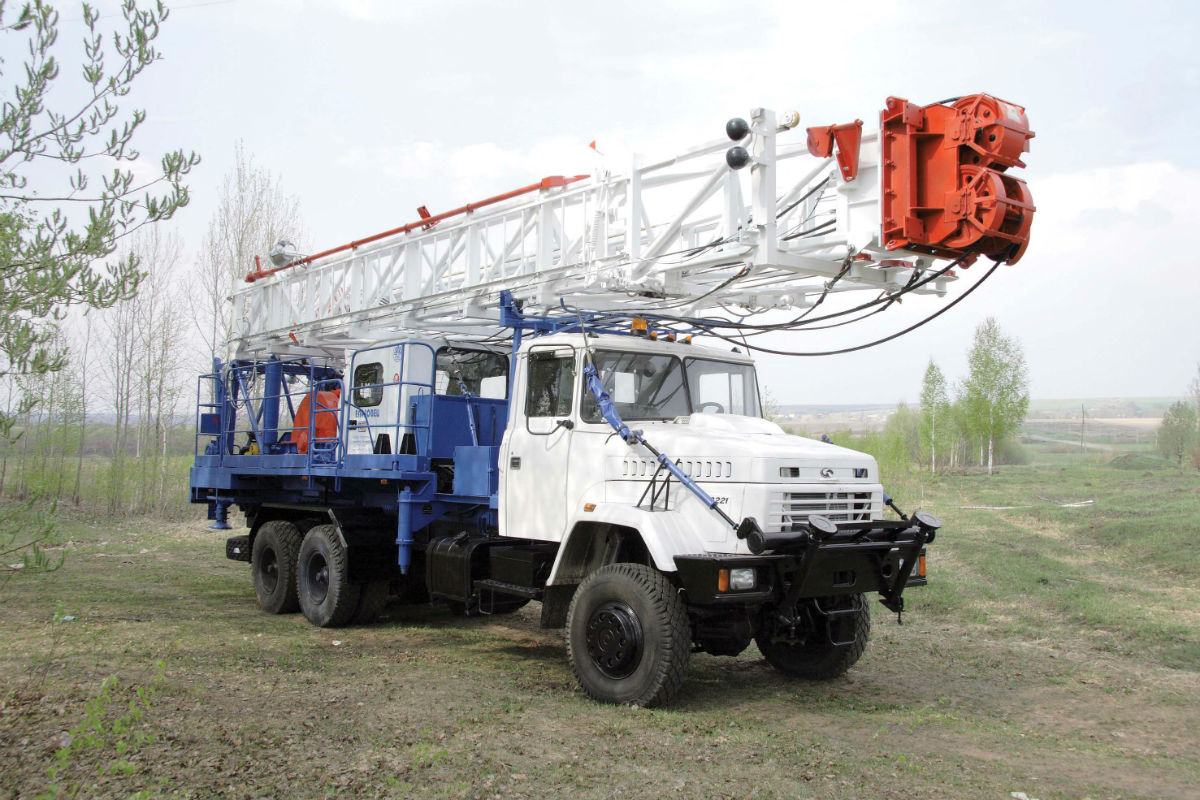 Агрегат подъемный для ремонта скважин на базе шасси КРАЗ (АПР-60/80)