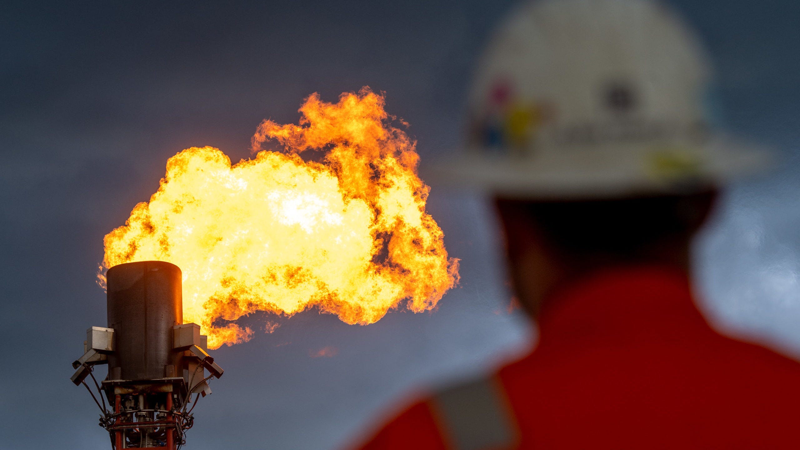 Услуги по сооружению факельных систем месторождений нефти и газа