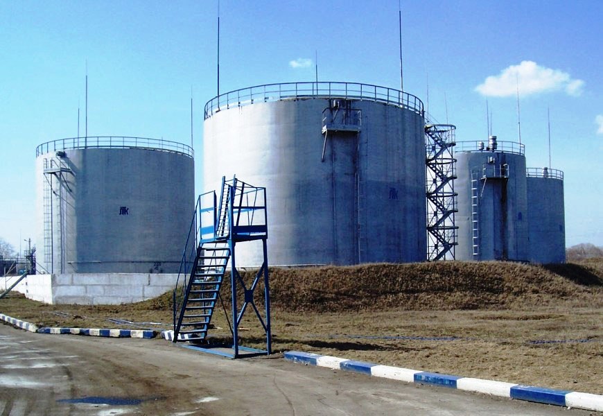 Услуги по хранению светлых нефтепродуктов