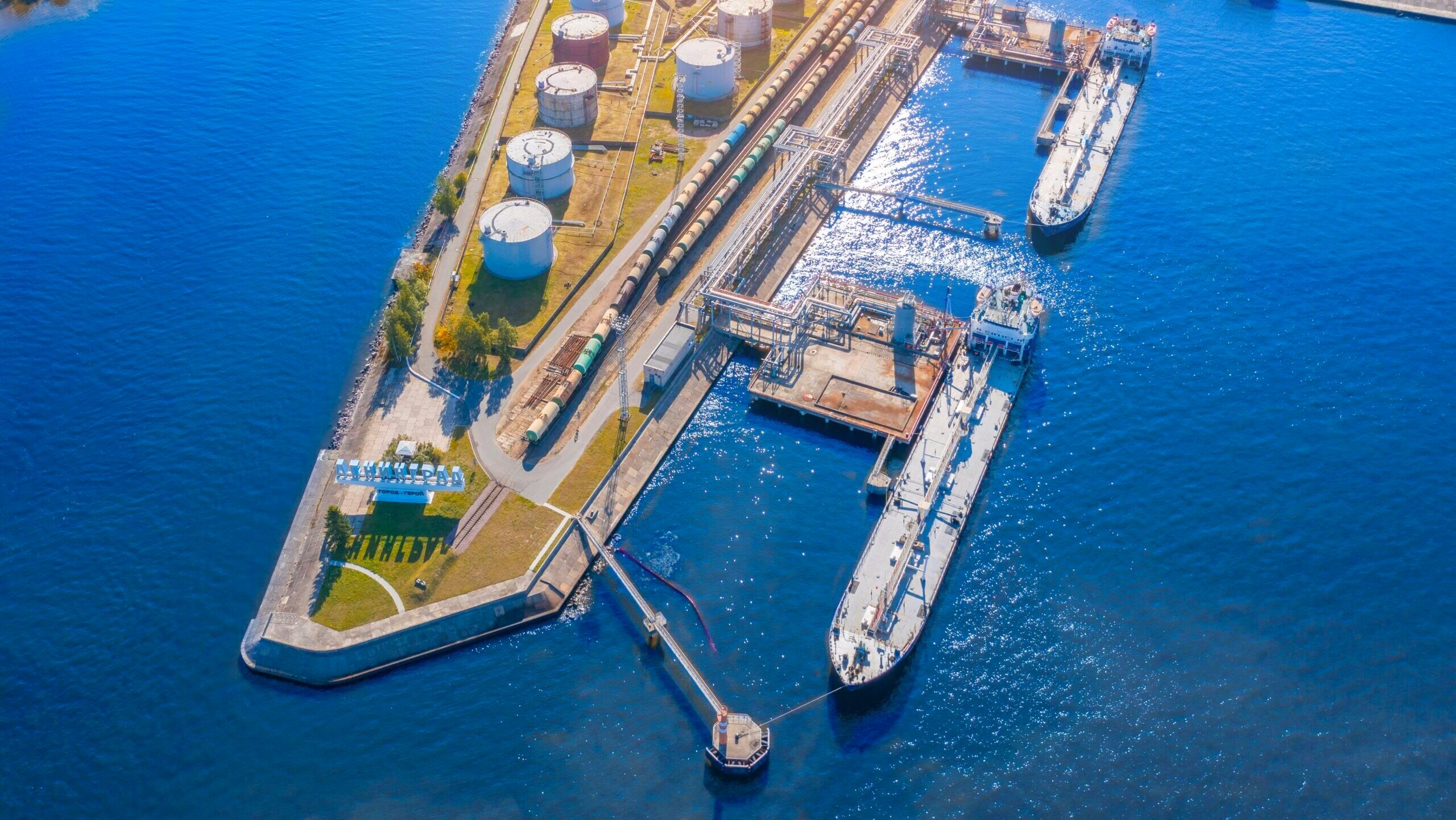 Услуги по сооружению нефтеналивных терминалов
